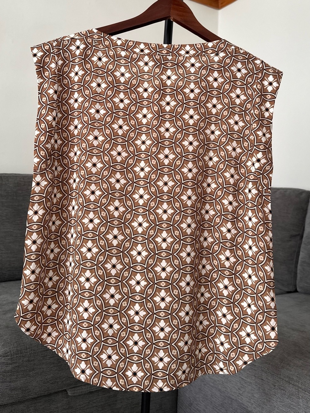 Ann Taylor Brown and Cream Geometric Sleeveless Top - size S - Picture 2 of 11